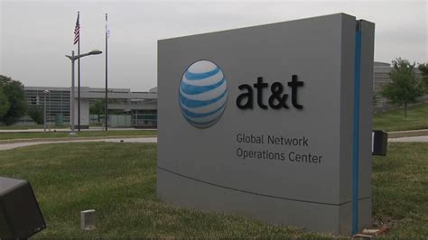 AT&T says it has resolved software issue that caused an outage .